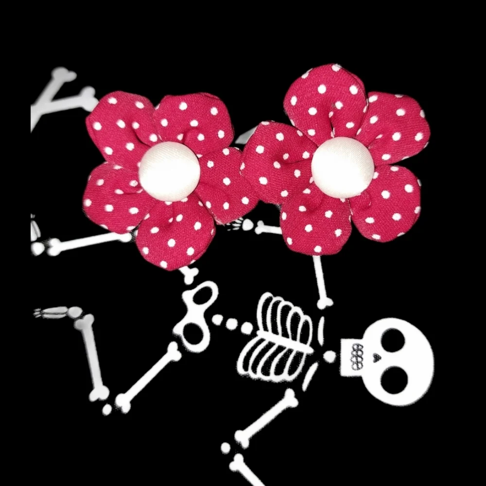 2 flower hair clips 🌹🌹